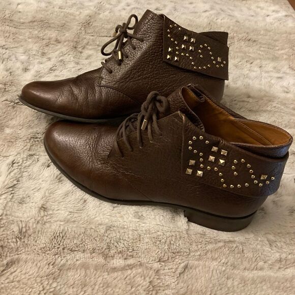 𝅺: : MIEZKO 90s Style Fold Over Ankle Boots with Gold Stud Detail : : - Picture 12 of 16